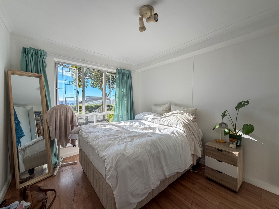2 Bedroom Property for Sale in Vredehoek Western Cape